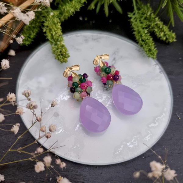 Pendientes de racimo con calcedonia lavanda y jade verde, fucsia y morado