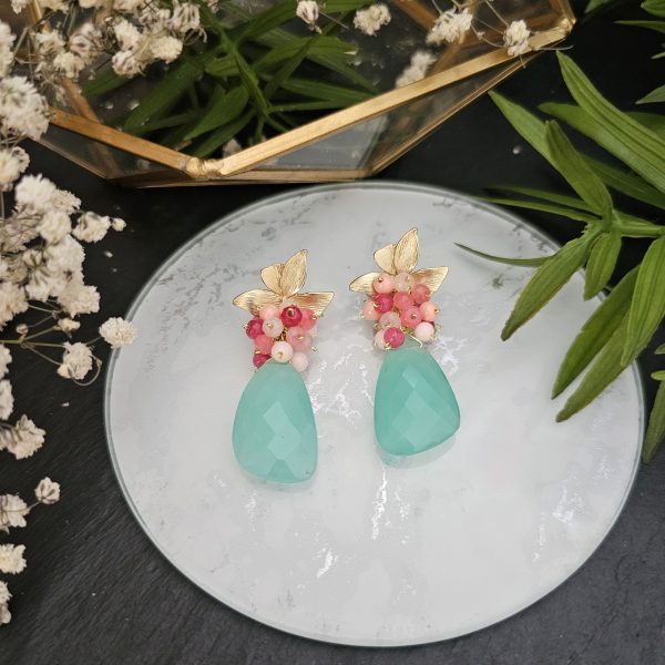 Pendientes de medio racimo con calcedonia aqua irregular, jade nude, coral rosa y perlas de pink coral de swarovski - Imagen 3